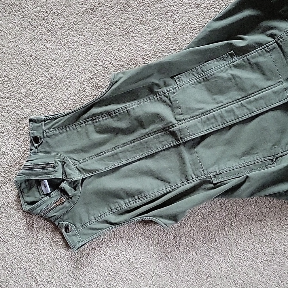 CAbi Vest - Picture 1 of 7